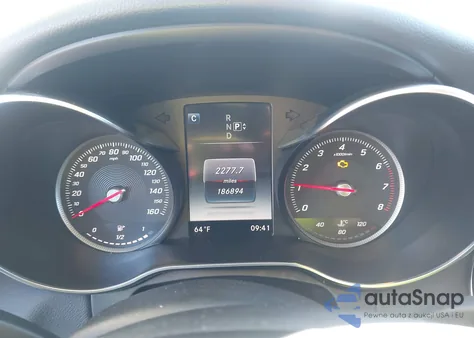 2015 Mercedes-Benz C 300 4Matic z USA, uszkodzony, nr VIN 55SWF4KBXFU038634